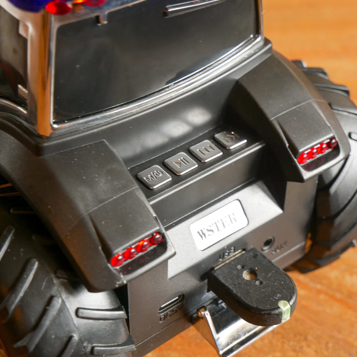 Tractor Bluetooth Speaker & FM Radio - Blue