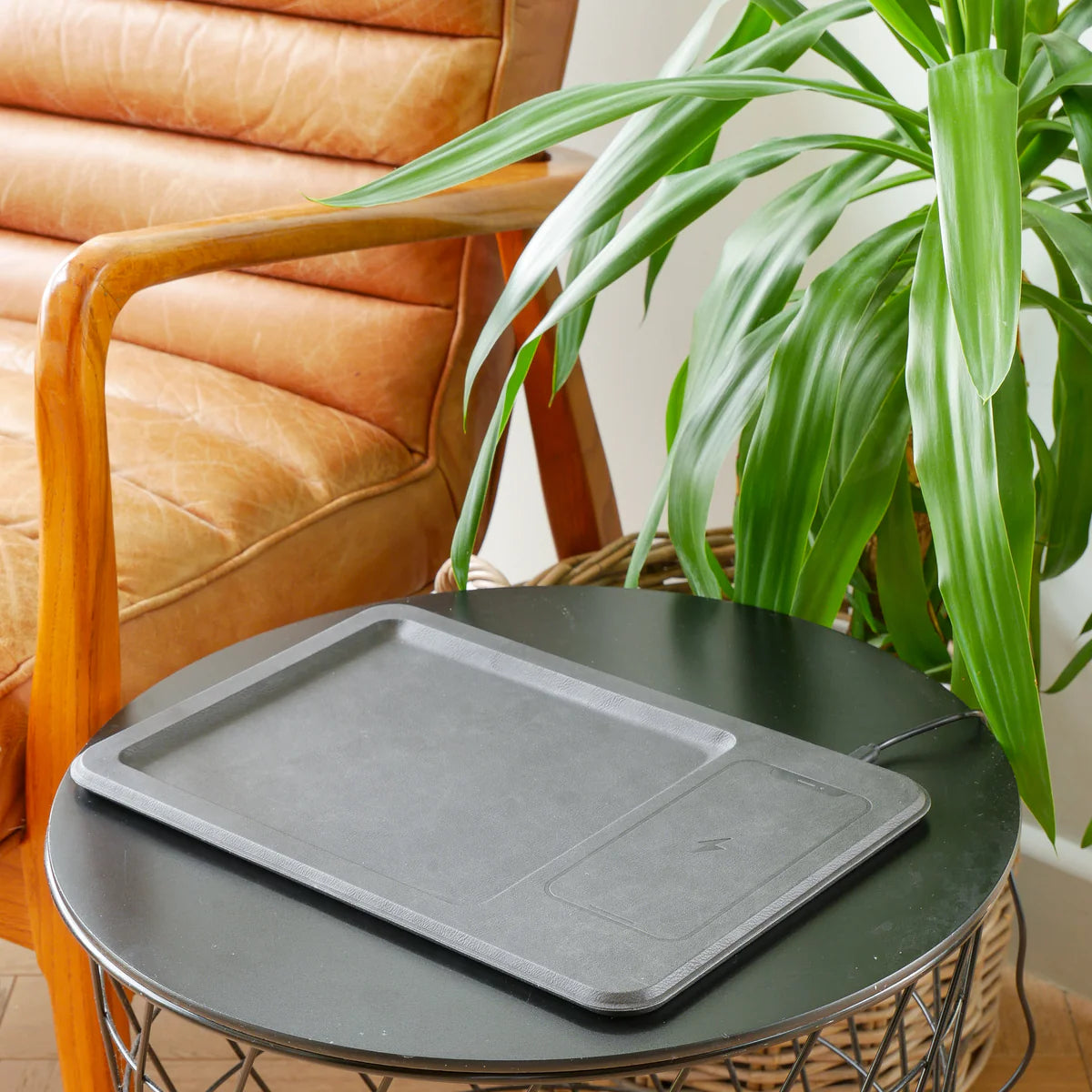Leather Wireless Charging Vanity Tray - Black